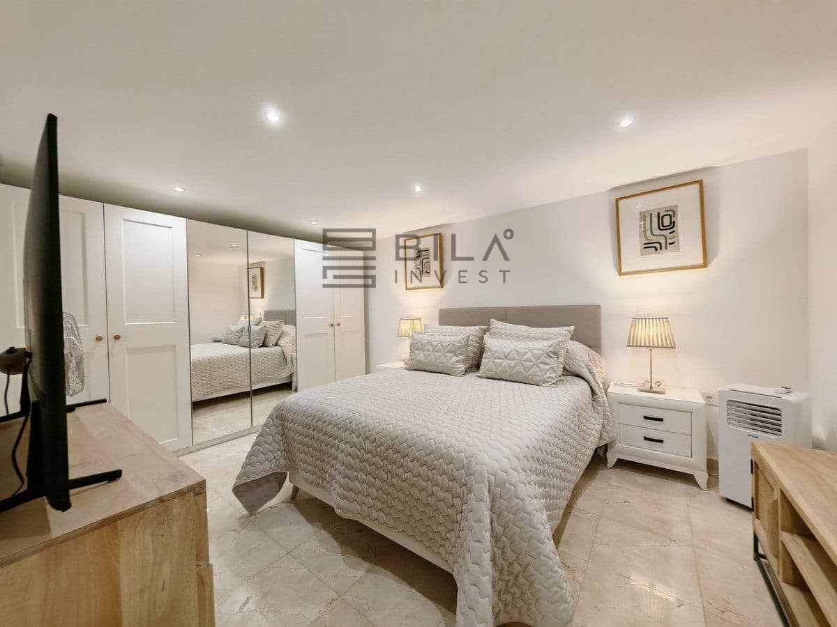 4 makuuhuone Omakotitalo myytävänä paikassa Riviera del Sol mukana uima-altaan 
autotalli - 649 000 € (Ref: 9683248)