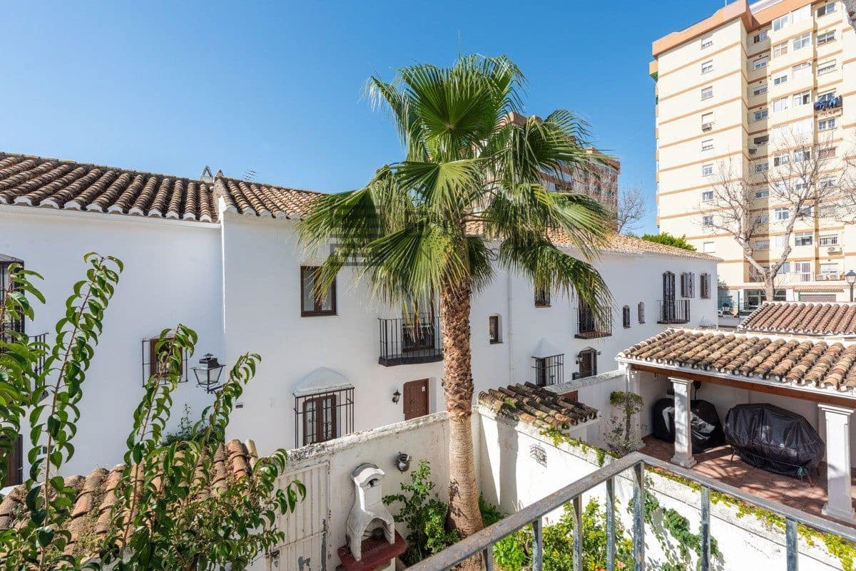 2 sovrum Hus till salu i Fuengirola med garage - 395 000 € (Ref: 9683250)