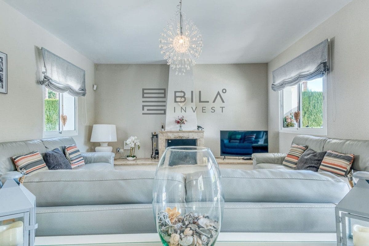 4 makuuhuone Huvila myytävänä paikassa Calahonda mukana uima-altaan 
autotalli - 1 299 000 € (Ref: 9683278)