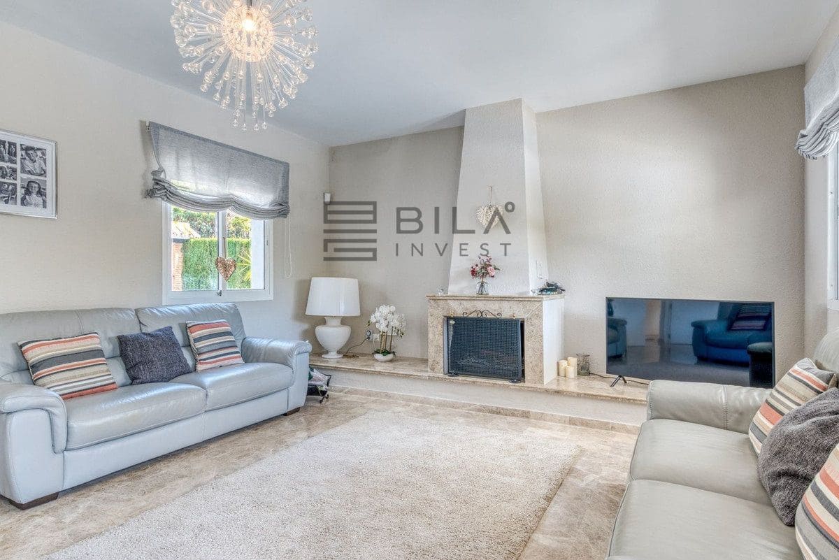 4 makuuhuone Huvila myytävänä paikassa Calahonda mukana uima-altaan 
autotalli - 1 299 000 € (Ref: 9683278)