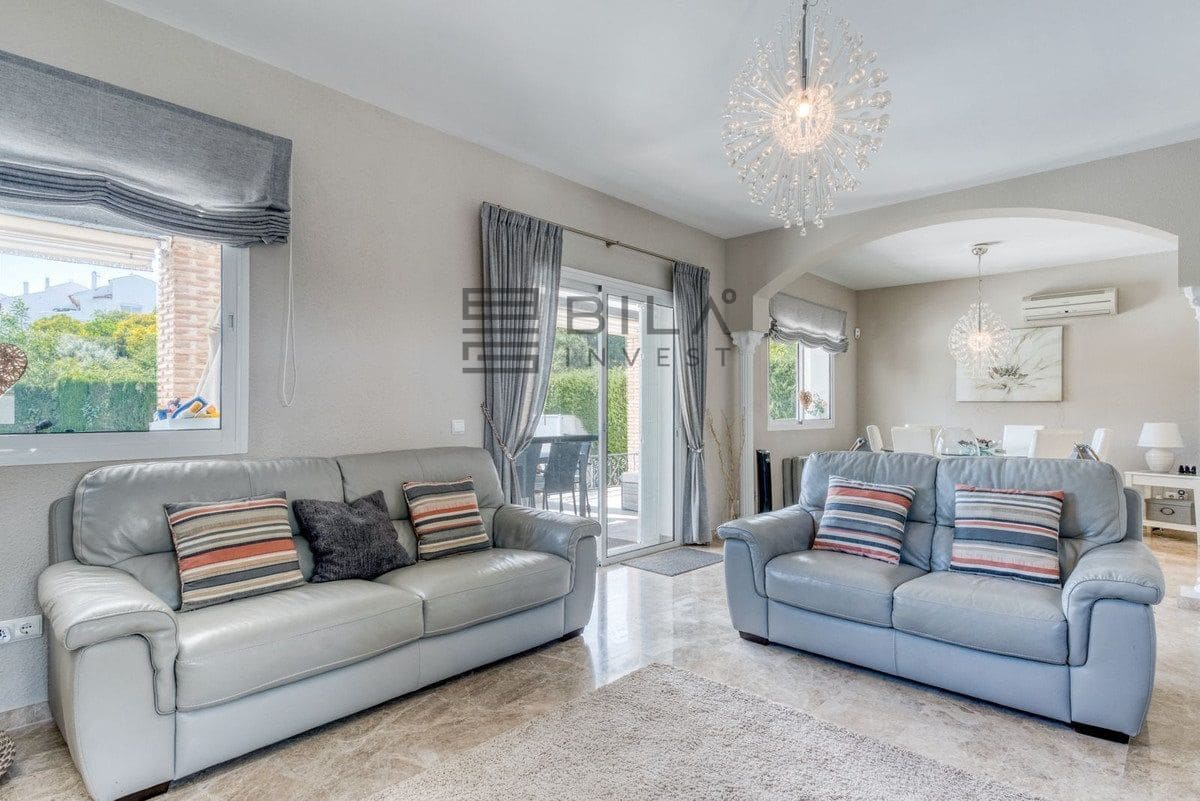 4 makuuhuone Huvila myytävänä paikassa Calahonda mukana uima-altaan 
autotalli - 1 299 000 € (Ref: 9683278)