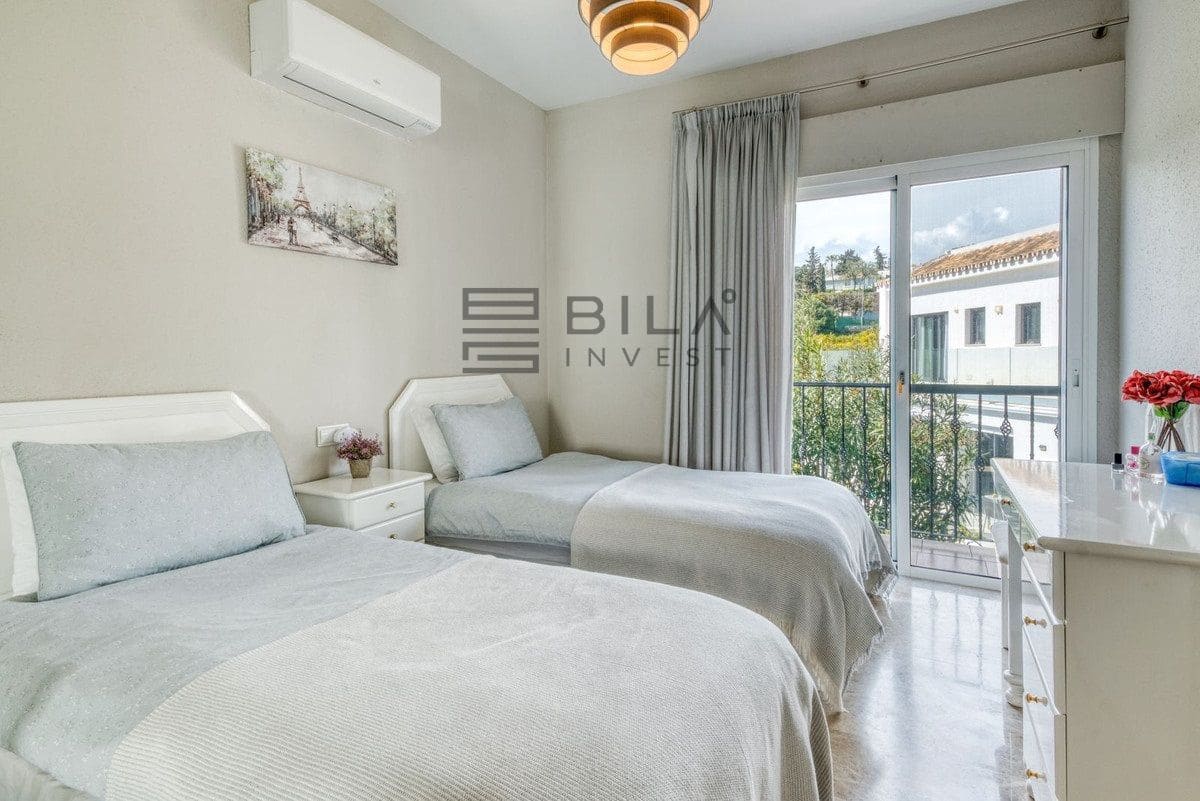 4 makuuhuone Huvila myytävänä paikassa Calahonda mukana uima-altaan 
autotalli - 1 299 000 € (Ref: 9683278)