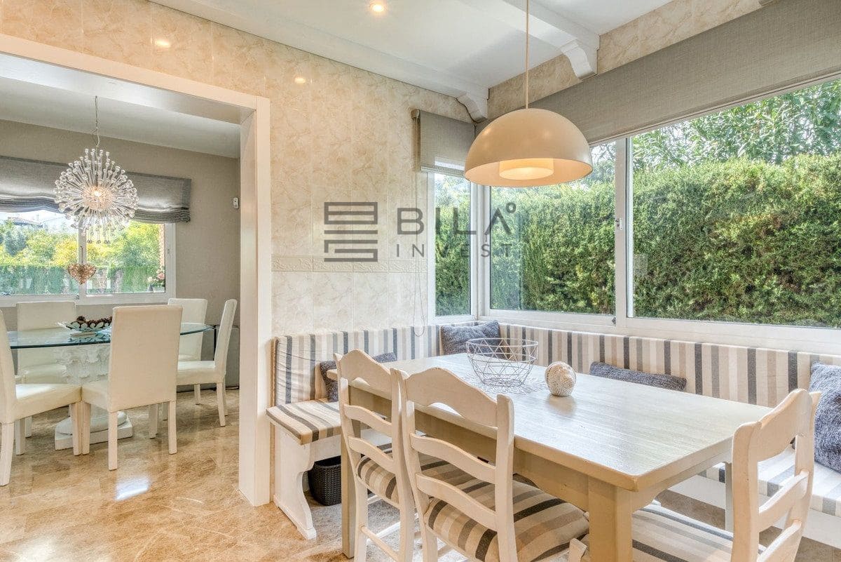 4 makuuhuone Huvila myytävänä paikassa Calahonda mukana uima-altaan 
autotalli - 1 299 000 € (Ref: 9683278)