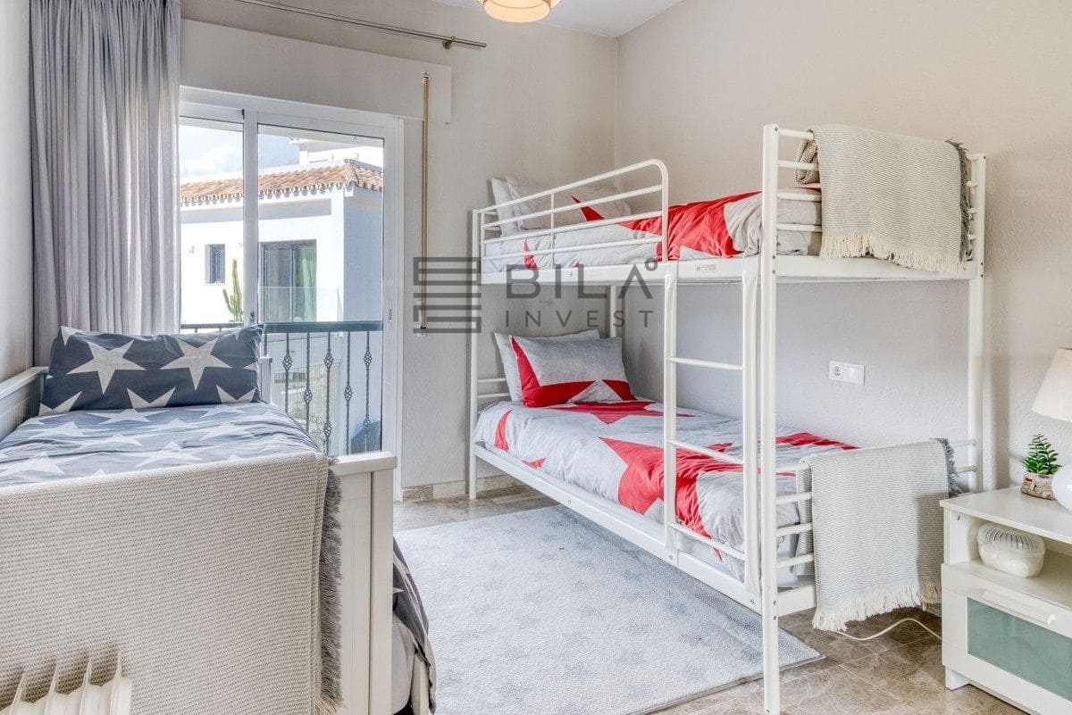 4 makuuhuone Huvila myytävänä paikassa Calahonda mukana uima-altaan 
autotalli - 1 299 000 € (Ref: 9683278)