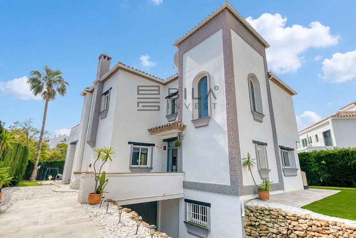 4 makuuhuone Huvila myytävänä paikassa Calahonda mukana uima-altaan 
autotalli - 1 299 000 € (Ref: 9683278)