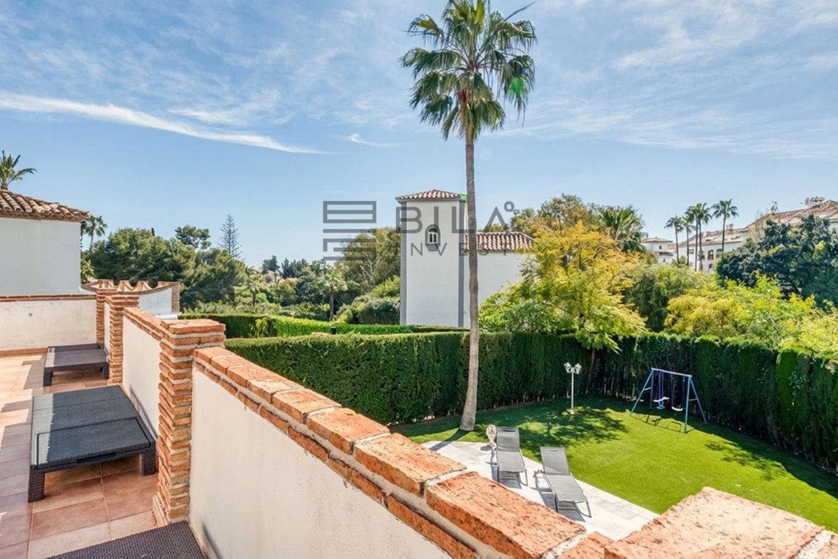 4 makuuhuone Huvila myytävänä paikassa Calahonda mukana uima-altaan 
autotalli - 1 299 000 € (Ref: 9683278)