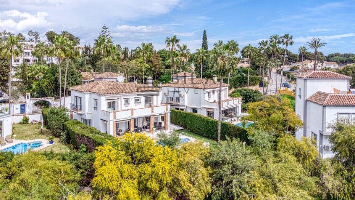 4 makuuhuone Huvila myytävänä paikassa Calahonda mukana uima-altaan 
autotalli - 1 299 000 € (Ref: 9683278)