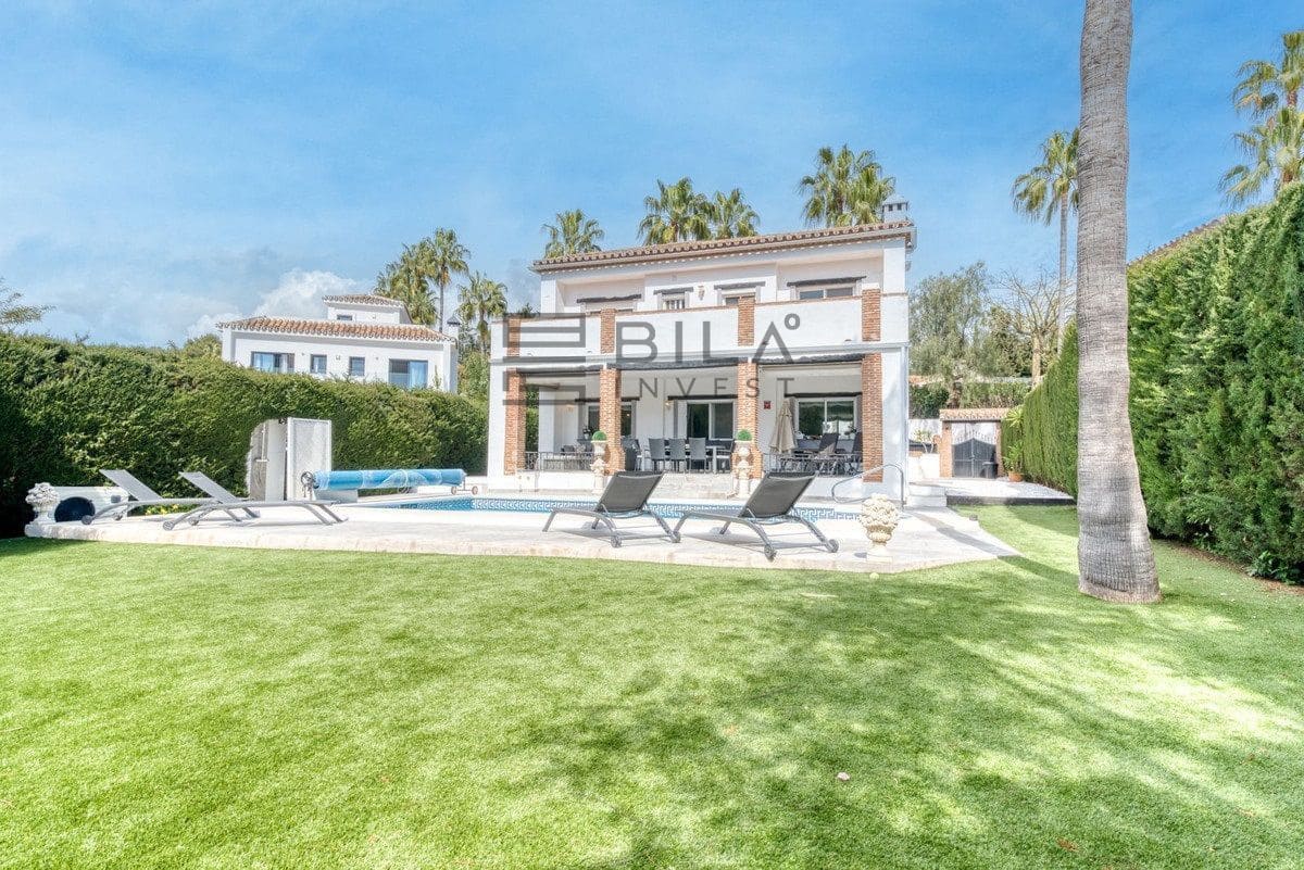 4 makuuhuone Huvila myytävänä paikassa Calahonda mukana uima-altaan 
autotalli - 1 299 000 € (Ref: 9683278)