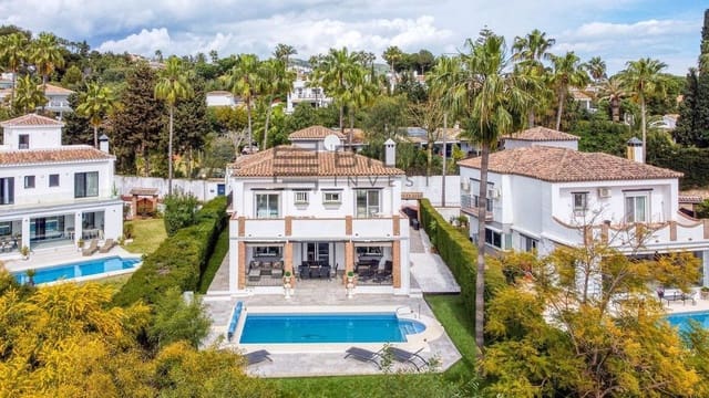 4 makuuhuone Huvila myytävänä paikassa Calahonda, Mijas mukana uima-altaan 
autotalli - 1 299 000 € (Ref: 9683278)