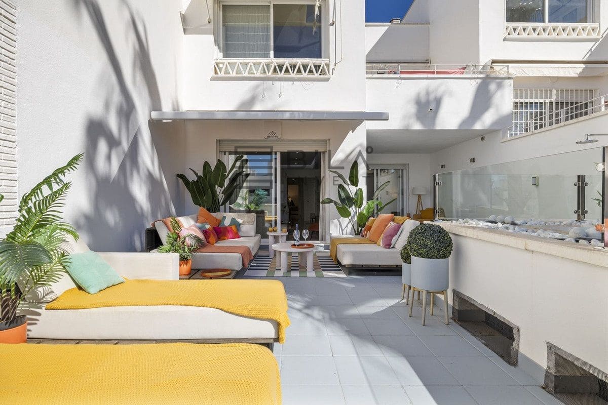 3 slaapkamer Flat te koop in Torrequebrada met zwembad garage - € 570.000 (Ref: 9683279)