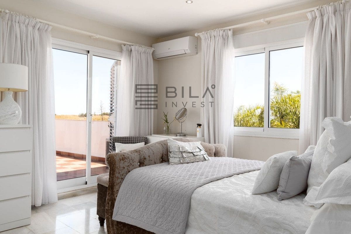 4 bedroom Villa for sale in La Cala de Mijas with pool garage - € 995,000 (Ref: 9685965)