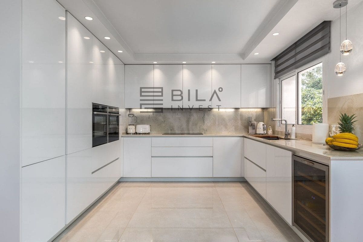 4 bedroom Villa for sale in La Cala de Mijas with pool garage - € 995,000 (Ref: 9685965)