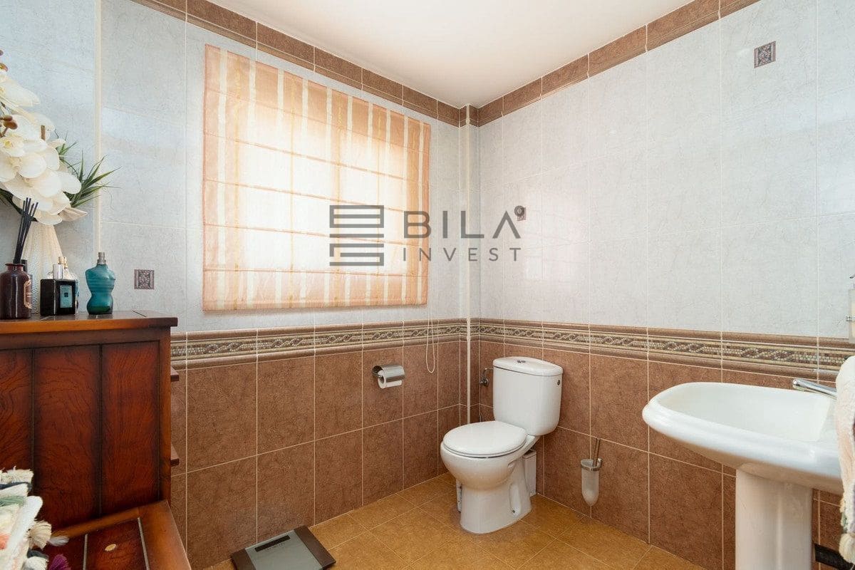 4 bedroom Villa for sale in La Cala de Mijas with pool garage - € 995,000 (Ref: 9685965)