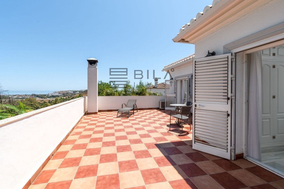 4 bedroom Villa for sale in La Cala de Mijas with pool garage - € 995,000 (Ref: 9685965)