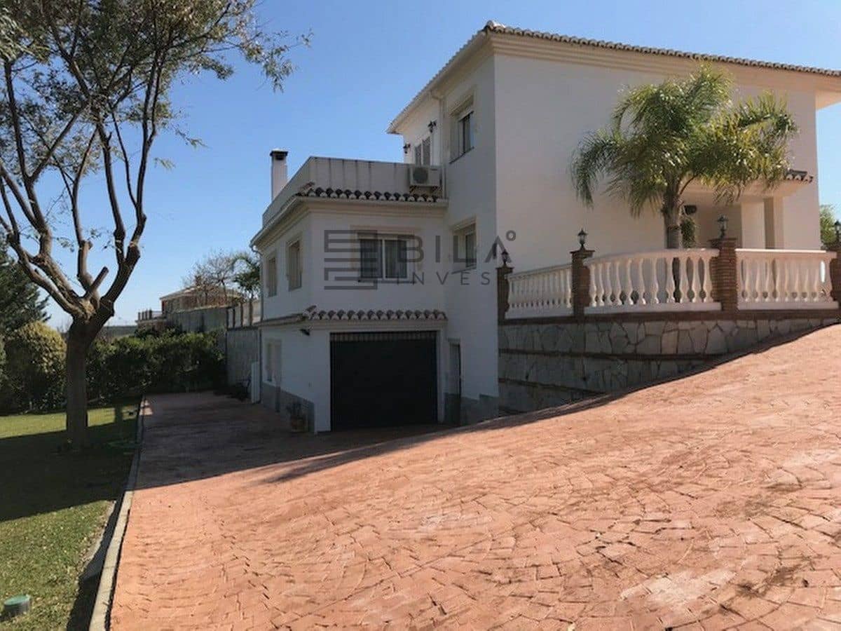 4 bedroom Villa for sale in La Cala de Mijas with pool garage - € 995,000 (Ref: 9685965)