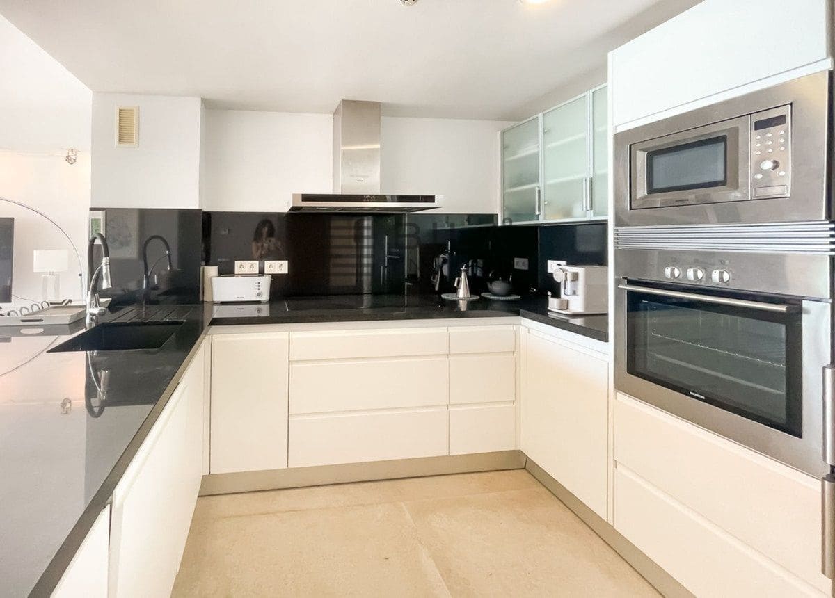 3 bedroom Penthouse for sale in Benalmadena with pool - € 898,000 (Ref: 9685966)