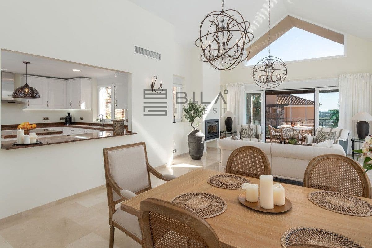 4 sypialnia Willa na sprzedaż w La Sierrezuela z basenem garażem - 1 430 000 € (Ref: 9685967)