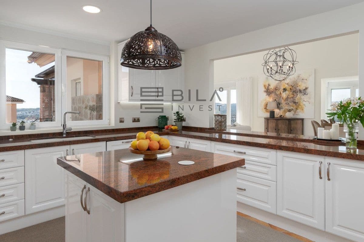 4 sypialnia Willa na sprzedaż w La Sierrezuela z basenem garażem - 1 430 000 € (Ref: 9685967)