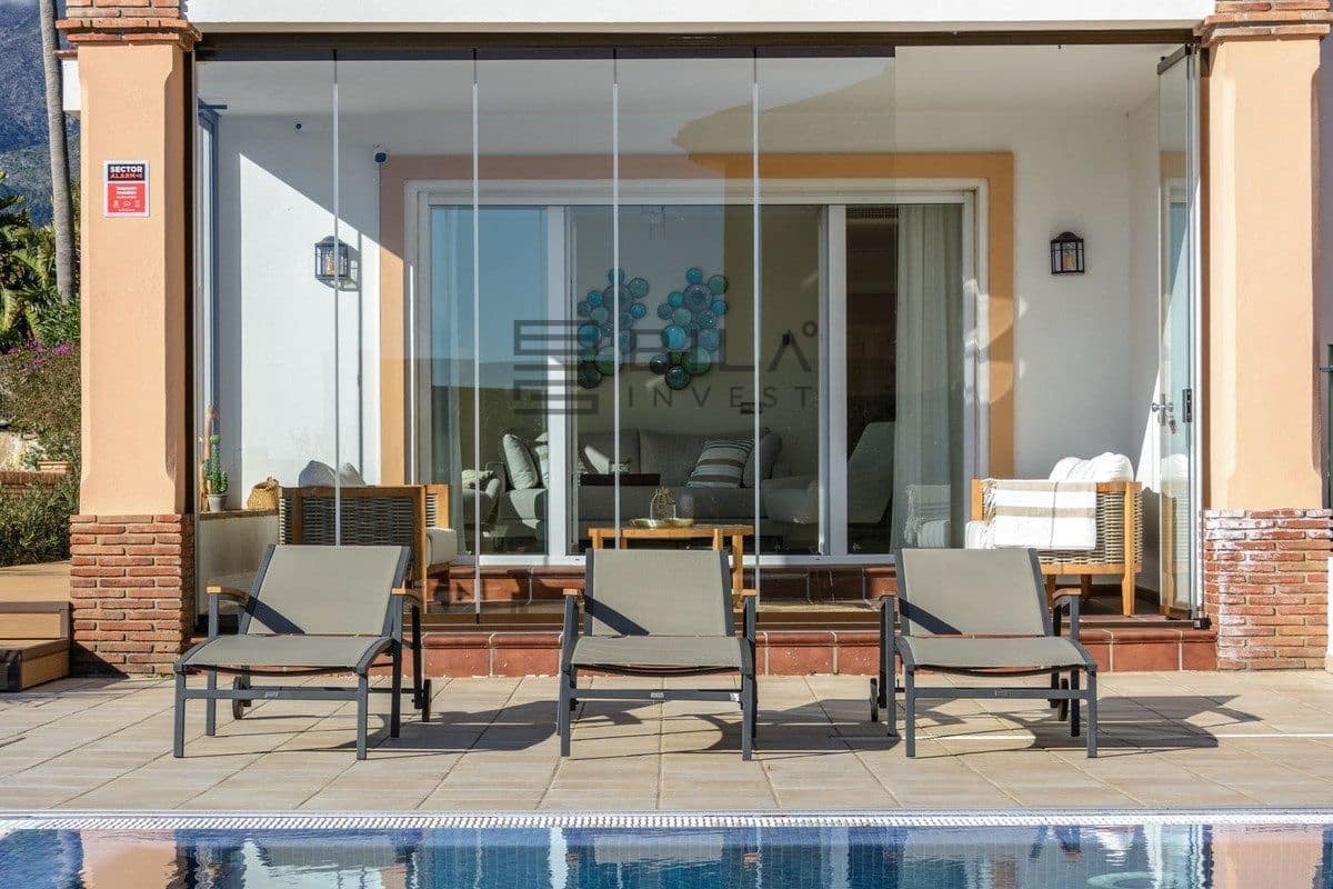 4 sypialnia Willa na sprzedaż w La Sierrezuela z basenem garażem - 1 430 000 € (Ref: 9685967)