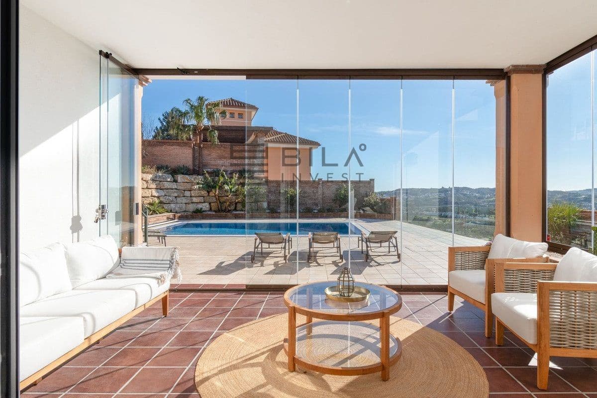 4 sypialnia Willa na sprzedaż w La Sierrezuela z basenem garażem - 1 430 000 € (Ref: 9685967)