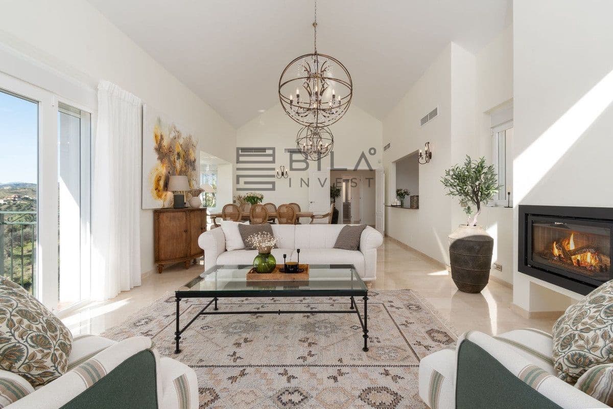 4 sypialnia Willa na sprzedaż w La Sierrezuela z basenem garażem - 1 430 000 € (Ref: 9685967)