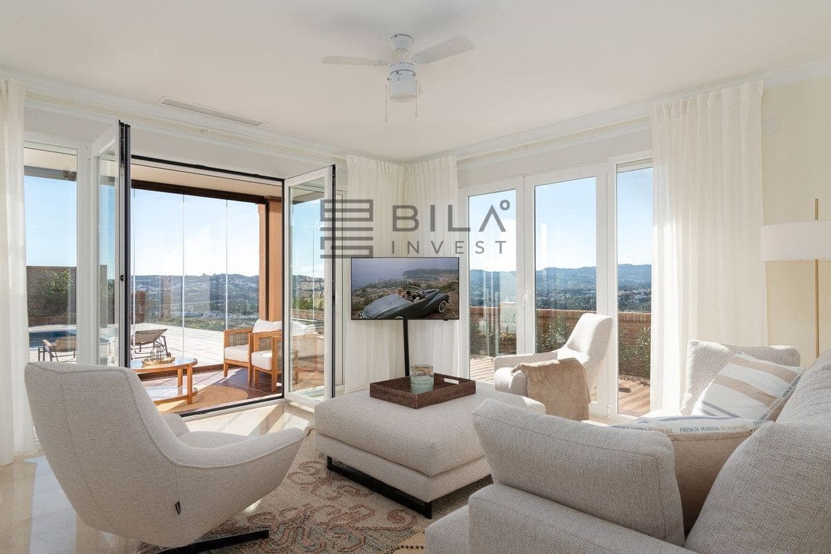 4 sypialnia Willa na sprzedaż w La Sierrezuela z basenem garażem - 1 430 000 € (Ref: 9685967)