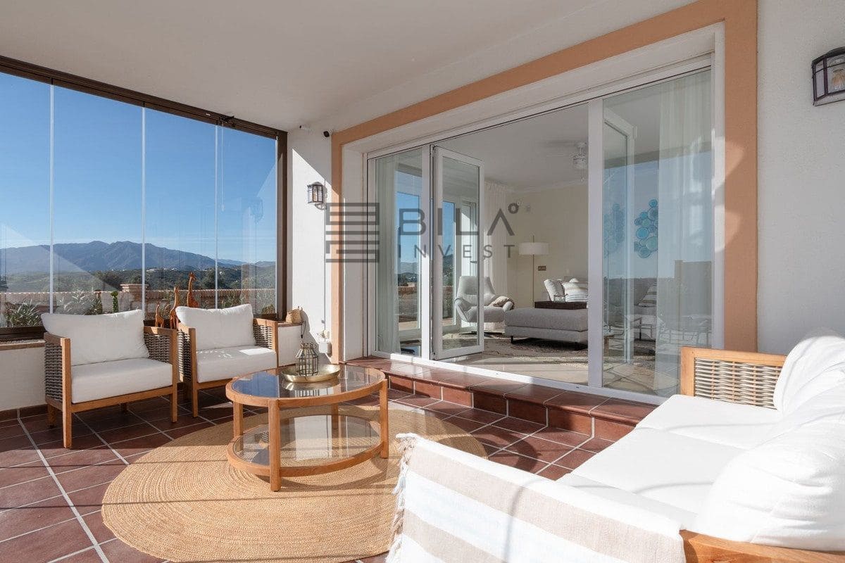 4 sypialnia Willa na sprzedaż w La Sierrezuela z basenem garażem - 1 430 000 € (Ref: 9685967)