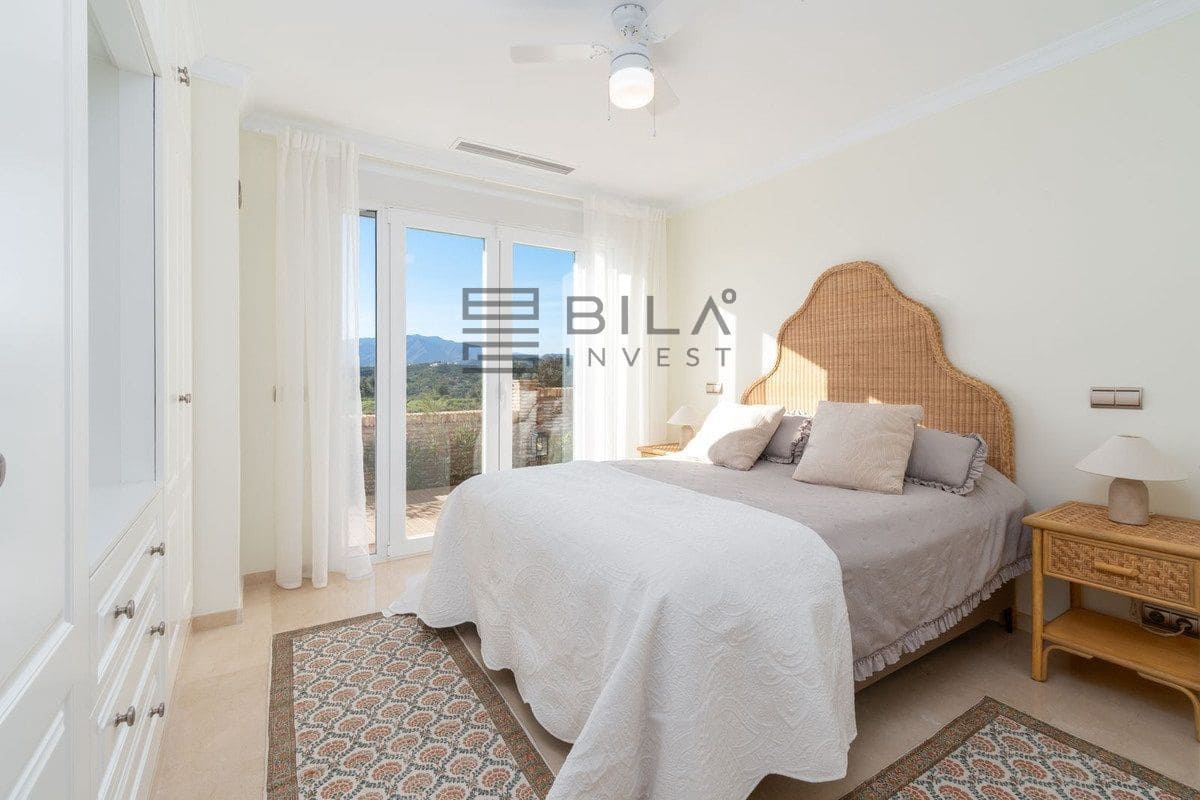 4 sypialnia Willa na sprzedaż w La Sierrezuela z basenem garażem - 1 430 000 € (Ref: 9685967)