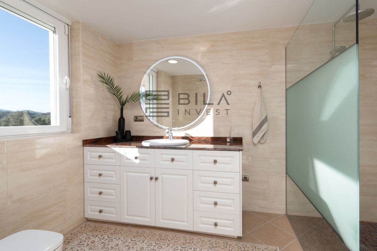 4 sypialnia Willa na sprzedaż w La Sierrezuela z basenem garażem - 1 430 000 € (Ref: 9685967)