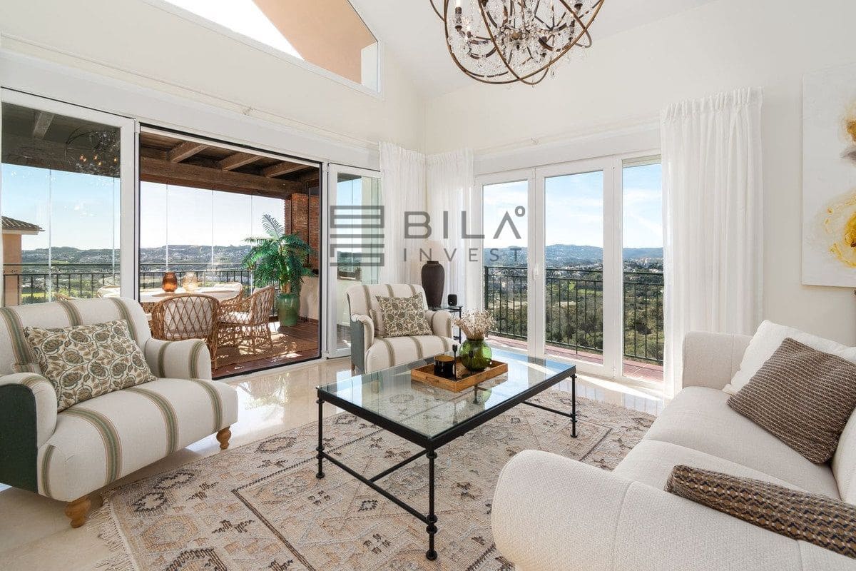 4 sypialnia Willa na sprzedaż w La Sierrezuela z basenem garażem - 1 430 000 € (Ref: 9685967)