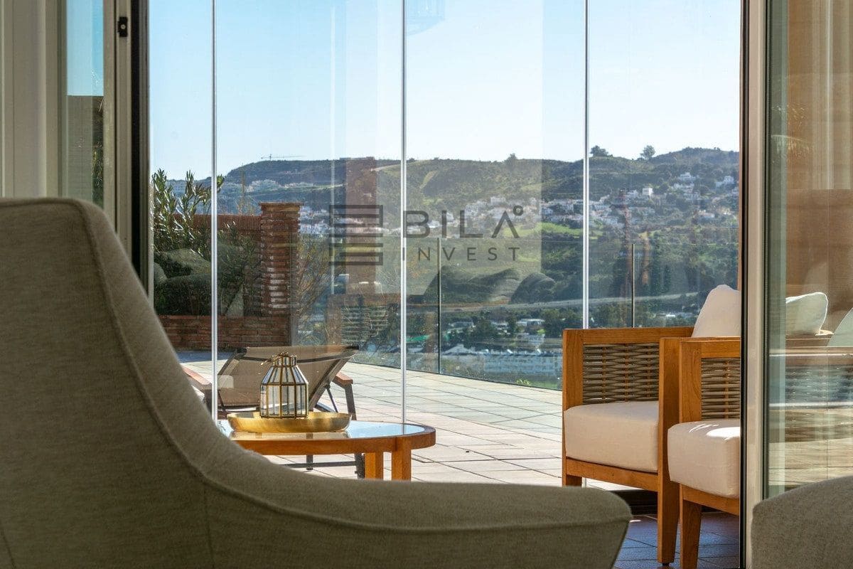 4 sypialnia Willa na sprzedaż w La Sierrezuela z basenem garażem - 1 430 000 € (Ref: 9685967)