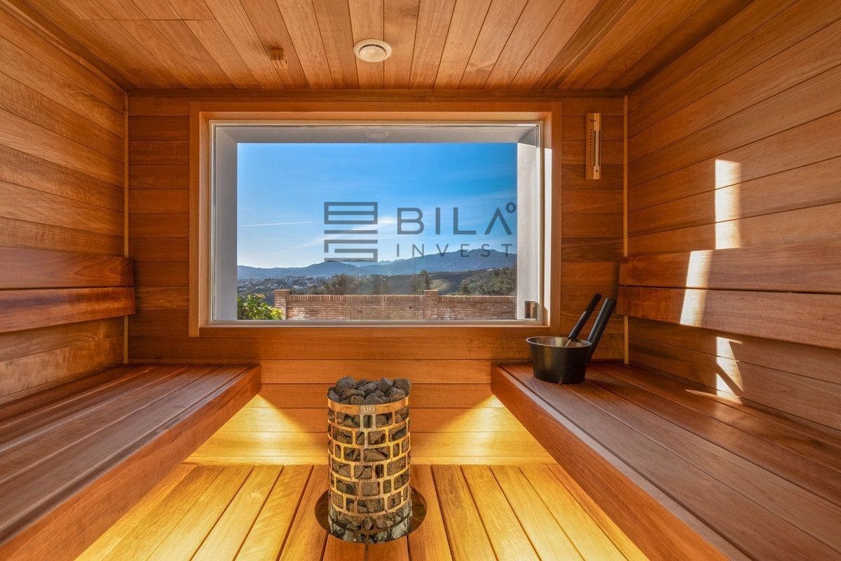 4 sypialnia Willa na sprzedaż w La Sierrezuela z basenem garażem - 1 430 000 € (Ref: 9685967)