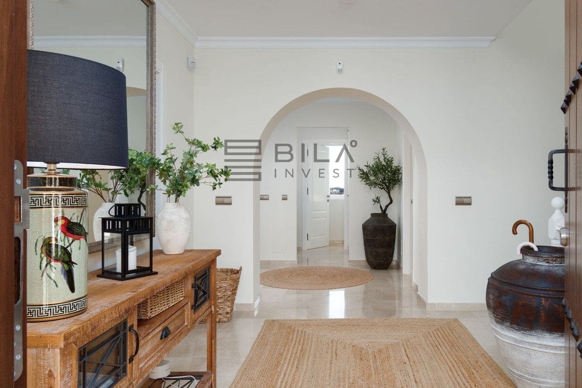 4 sypialnia Willa na sprzedaż w La Sierrezuela z basenem garażem - 1 430 000 € (Ref: 9685967)