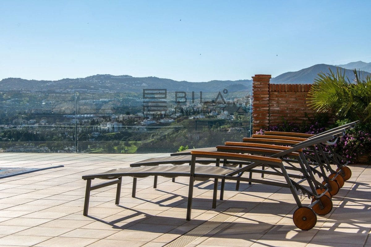 4 sypialnia Willa na sprzedaż w La Sierrezuela z basenem garażem - 1 430 000 € (Ref: 9685967)