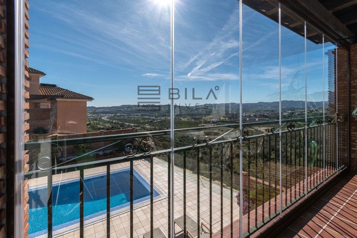 4 sypialnia Willa na sprzedaż w La Sierrezuela z basenem garażem - 1 430 000 € (Ref: 9685967)