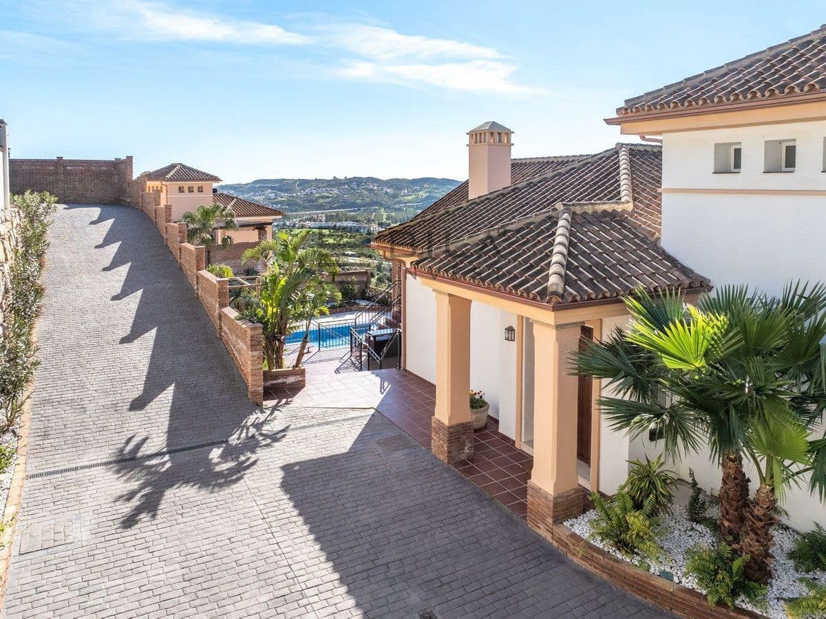 4 sypialnia Willa na sprzedaż w La Sierrezuela z basenem garażem - 1 430 000 € (Ref: 9685967)