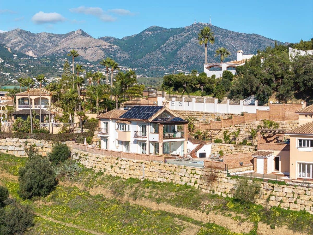 4 sypialnia Willa na sprzedaż w La Sierrezuela z basenem garażem - 1 430 000 € (Ref: 9685967)