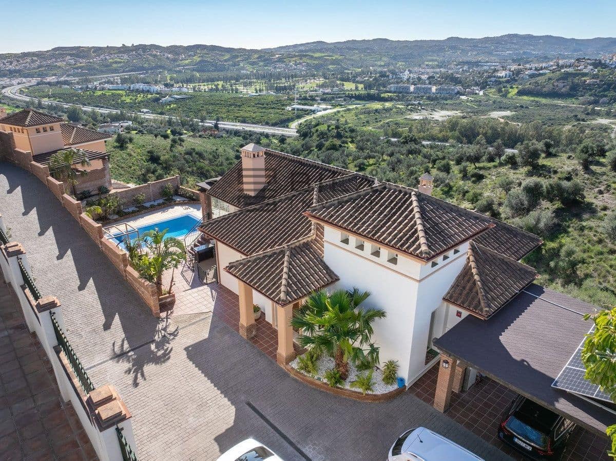 4 sypialnia Willa na sprzedaż w La Sierrezuela z basenem garażem - 1 430 000 € (Ref: 9685967)