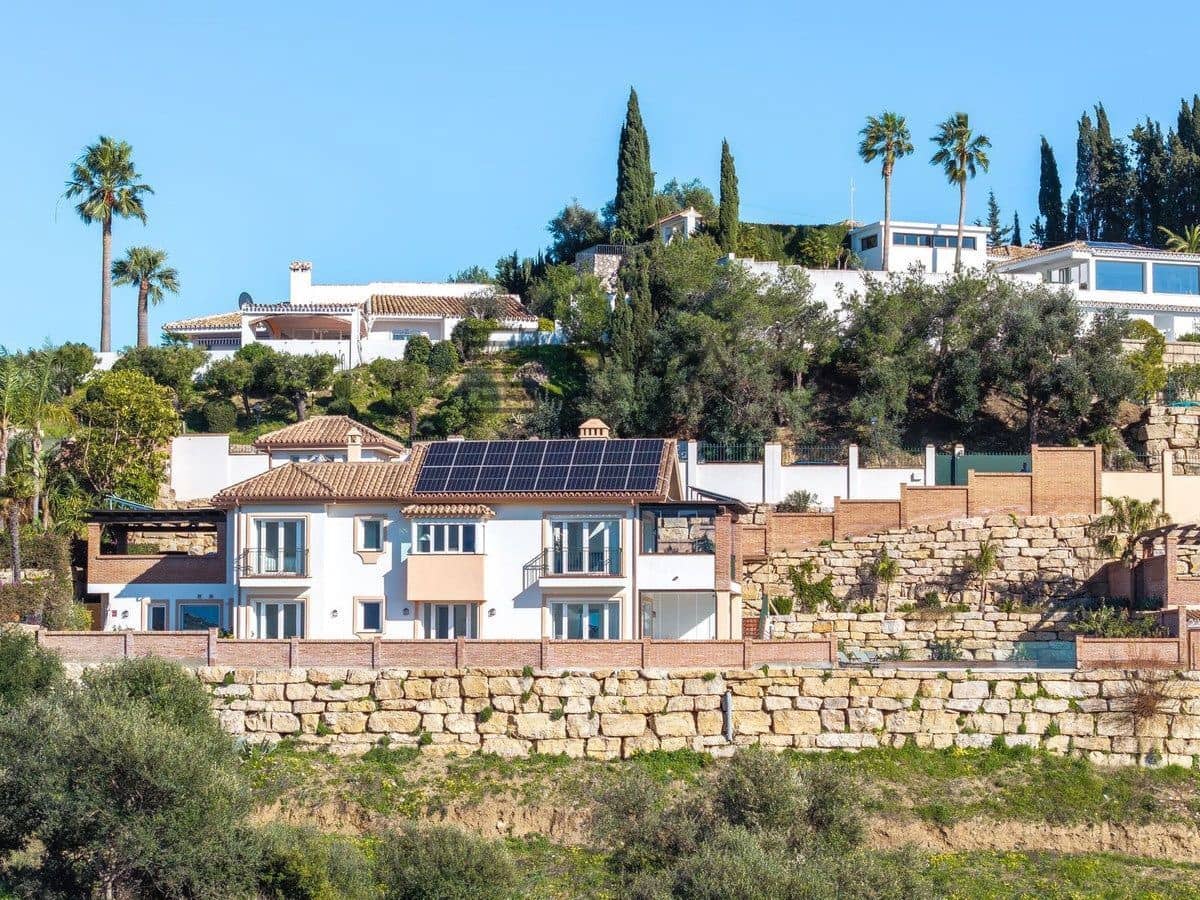 4 sypialnia Willa na sprzedaż w La Sierrezuela z basenem garażem - 1 430 000 € (Ref: 9685967)