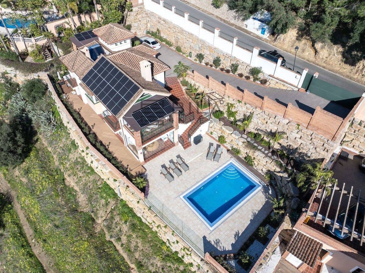 4 sypialnia Willa na sprzedaż w La Sierrezuela z basenem garażem - 1 430 000 € (Ref: 9685967)