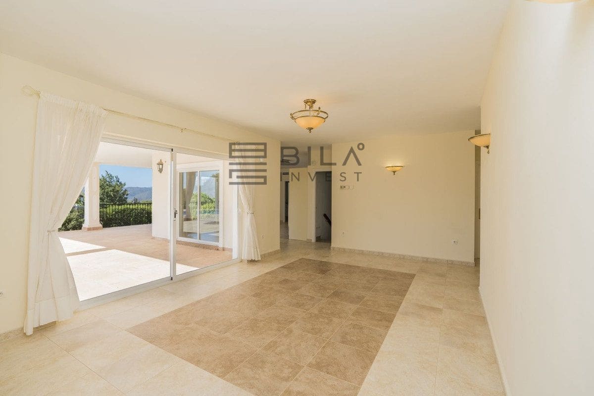 5 sypialnia Willa na sprzedaż w Mijas z basenem garażem - 1 375 000 € (Ref: 9685968)