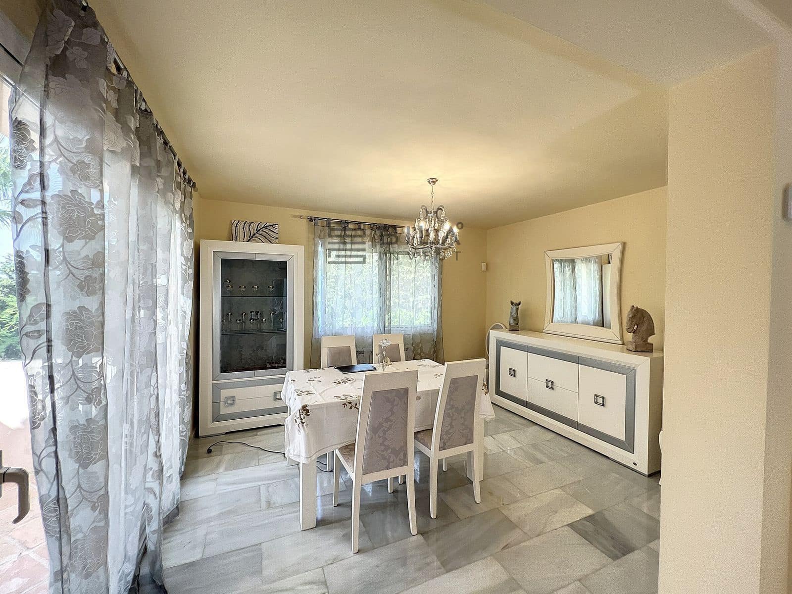 5 bedroom Villa for sale in Mijas with pool garage - € 1,200,000 (Ref: 9694572)