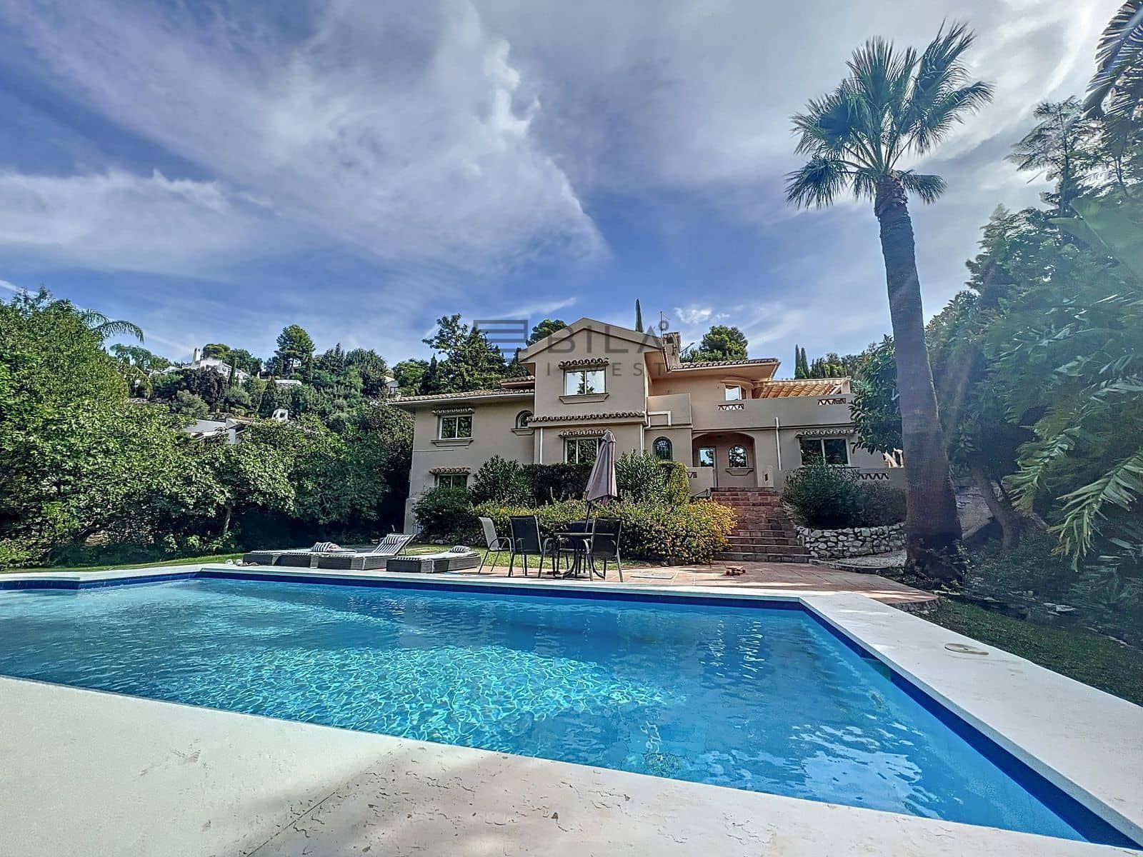 5 bedroom Villa for sale in Mijas with pool garage - € 1,200,000 (Ref: 9694572)