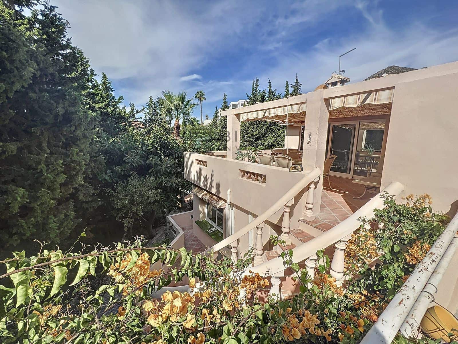 5 bedroom Villa for sale in Mijas with pool garage - € 1,200,000 (Ref: 9694572)