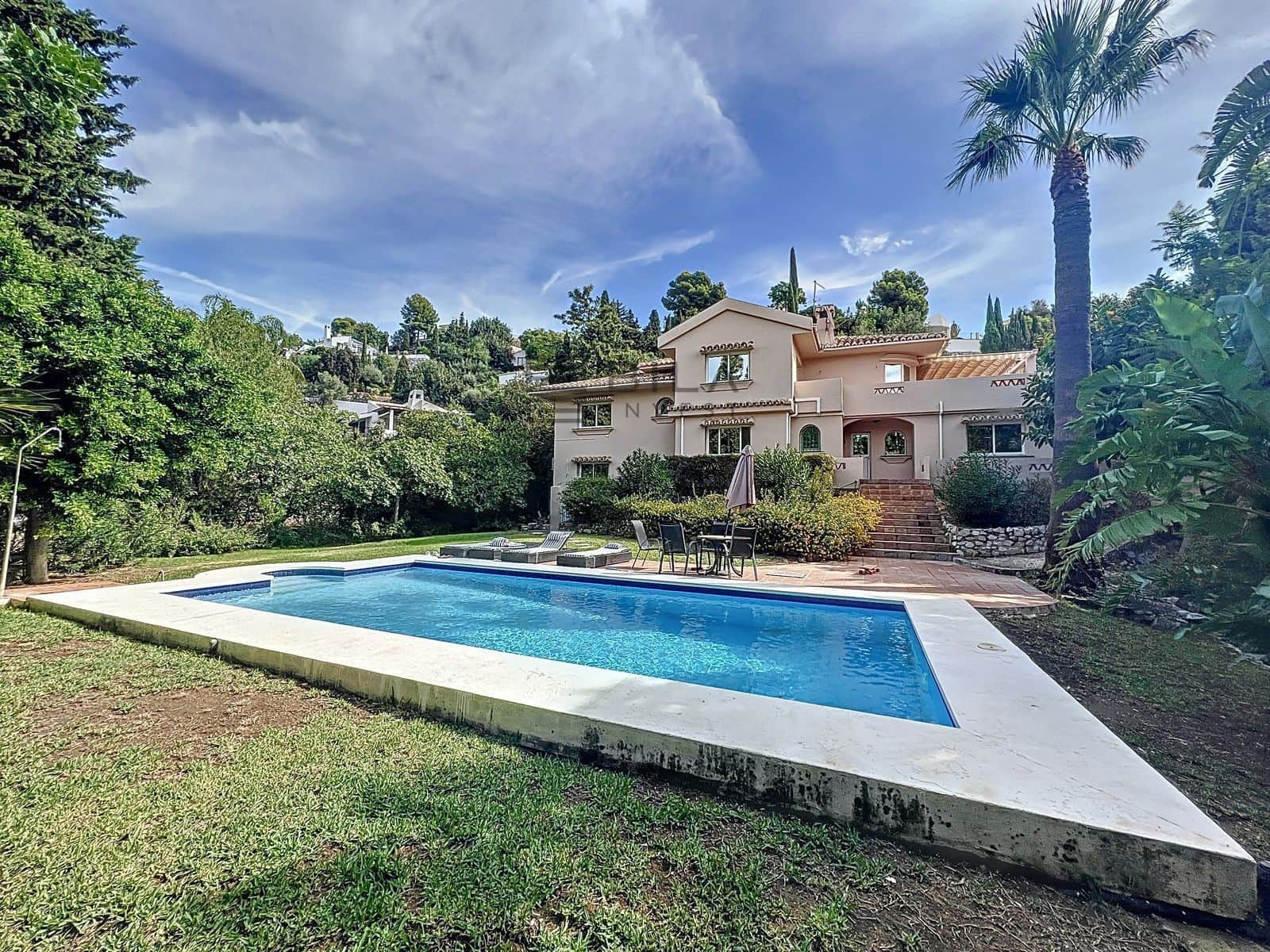 5 bedroom Villa for sale in Mijas with pool garage - € 1,200,000 (Ref: 9694572)