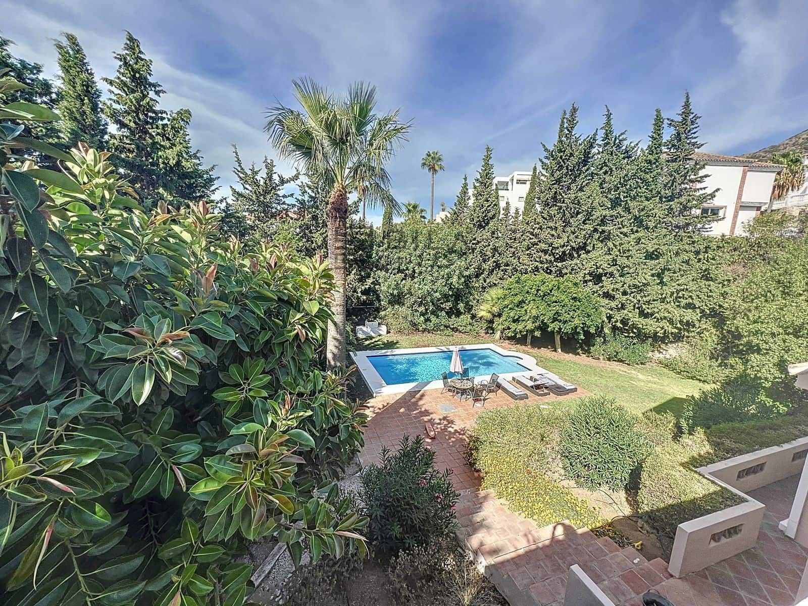 5 bedroom Villa for sale in Mijas with pool garage - € 1,200,000 (Ref: 9694572)
