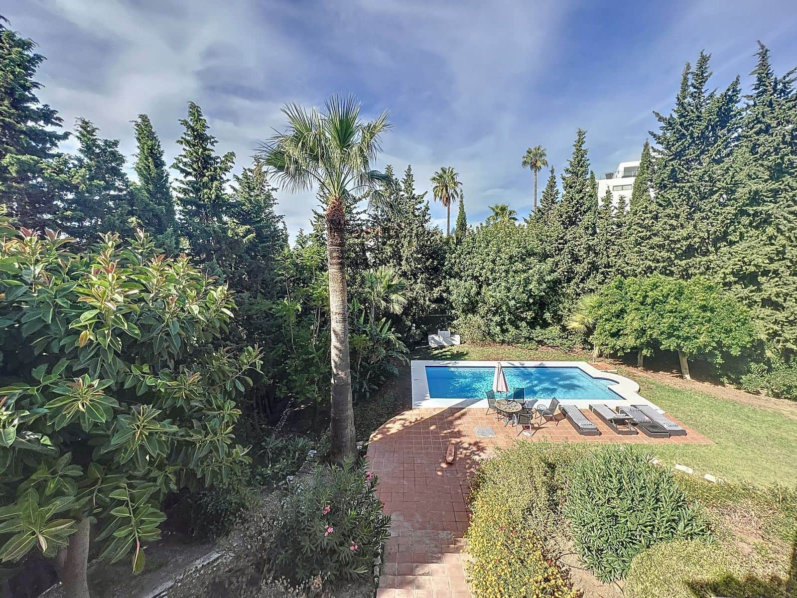 5 bedroom Villa for sale in Mijas with pool garage - € 1,200,000 (Ref: 9694572)