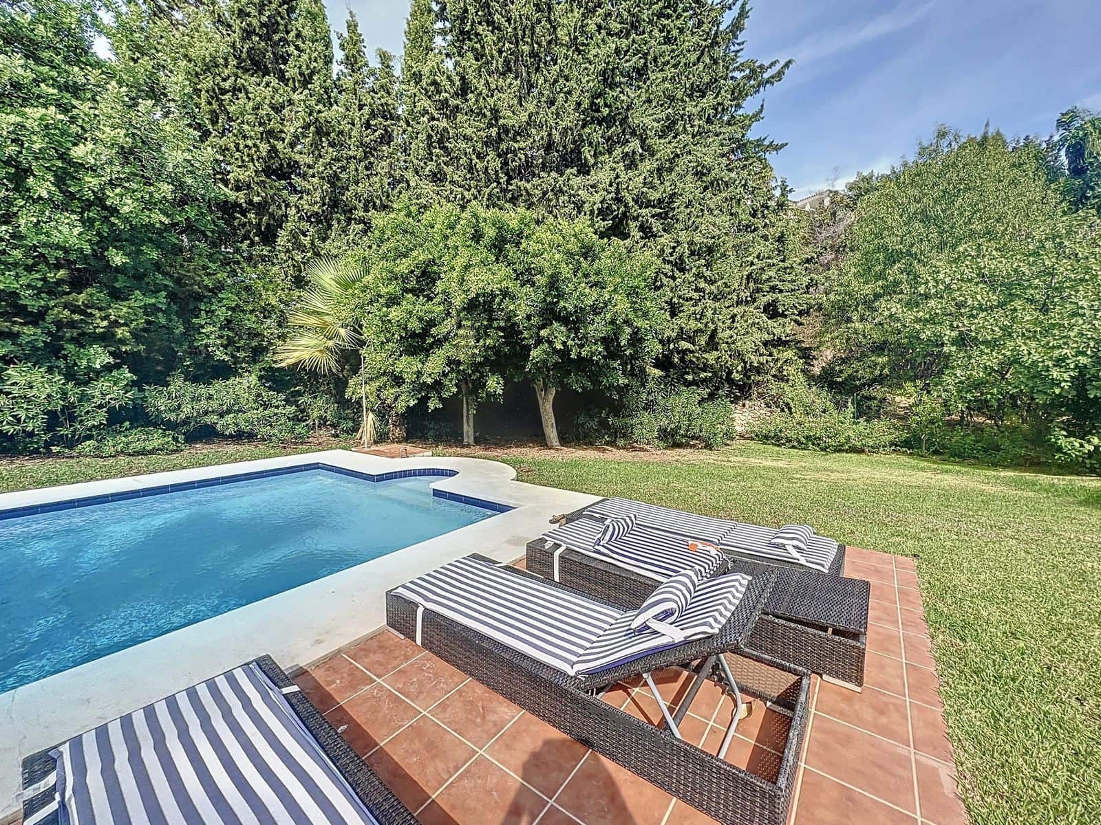 5 bedroom Villa for sale in Mijas with pool garage - € 1,200,000 (Ref: 9694572)