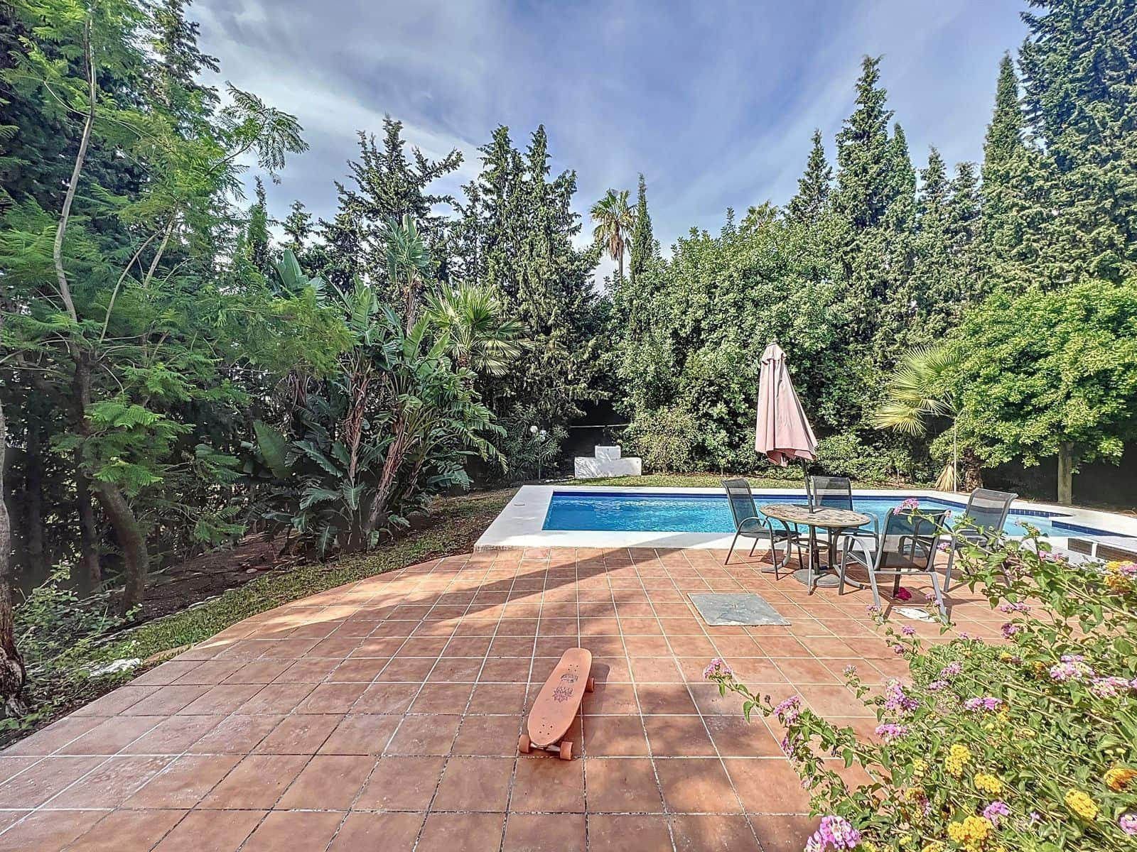 5 bedroom Villa for sale in Mijas with pool garage - € 1,200,000 (Ref: 9694572)