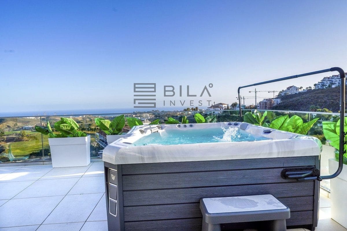 2 Zimmer Penthouse zu verkaufen in La Cala de Mijas mit Pool - 895.000 € (Ref: 9694576)